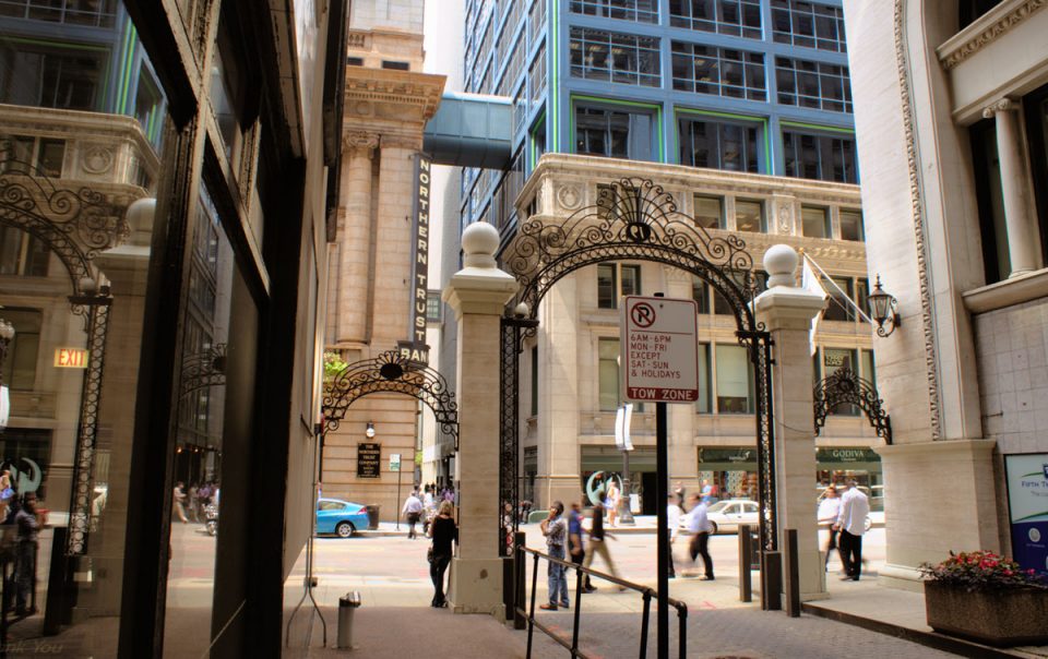 Alley at 19 N LaSalle St in Chicago, 2014